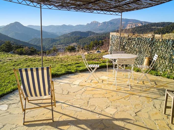 Gîte pour 6 personnes, avec vue sur le lac ainsi que piscine et jardin, animaux acceptés à Eygaliers - 2