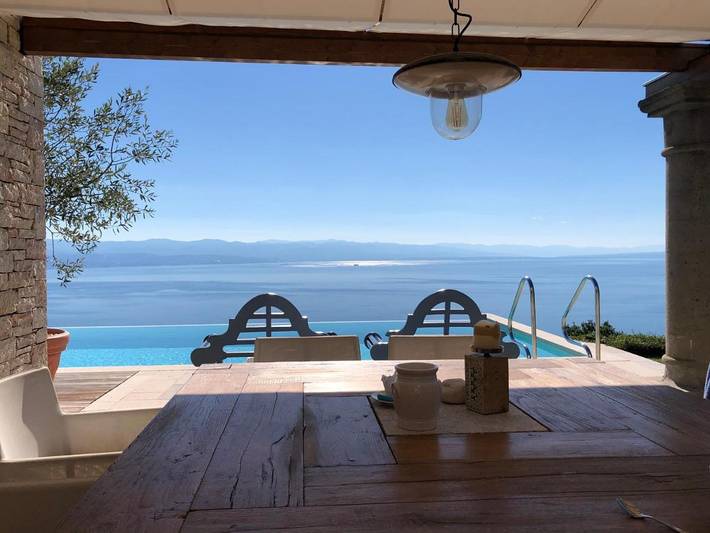 Ferienhaus für 8 Personen, mit Balkon und Whirlpool sowie Terrasse und Garten