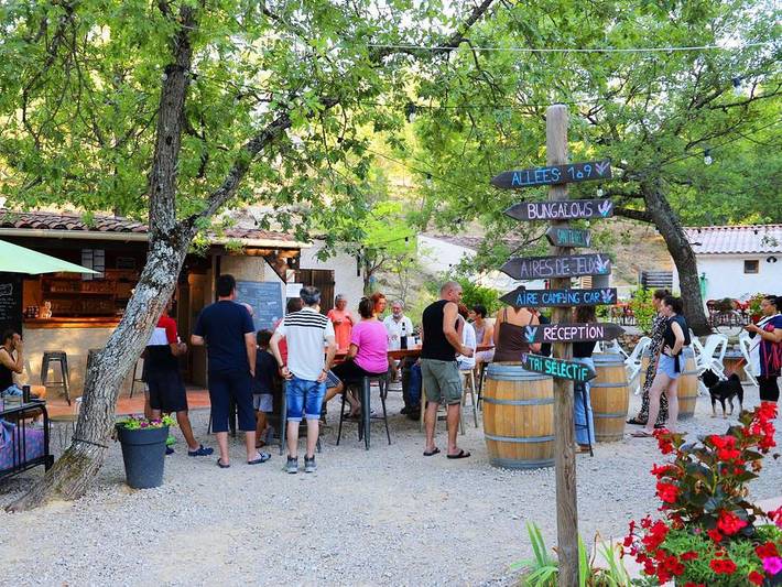 Camping pour 4 personnes, avec Terrasse et Jardin dans les Alpes-de-Haute-Provence
