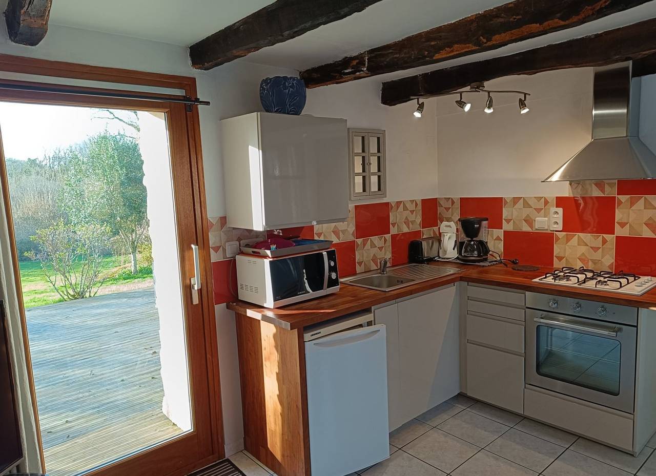 Gîte agréable sur jardin paysagé - monts d'Arrée - mer 30 km in Huelgoat, Région de Châteaulin