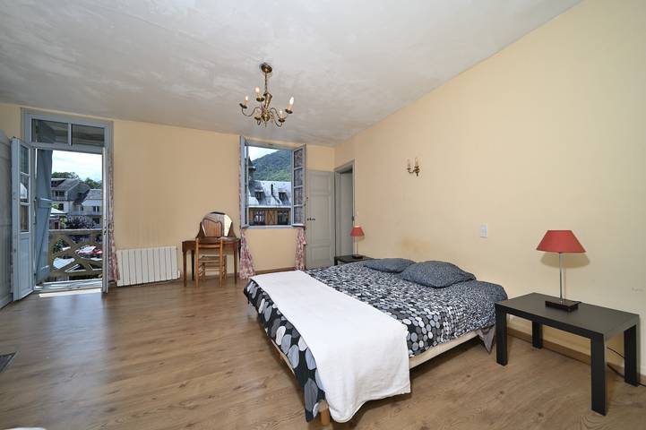 Characterful House in Arreau – Mountain View, Balcony, Wifi, Free Parking, 6 Guests, Pets Welcome in Arreau, French Pyrenees
