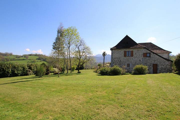 Gîte pour 6 personnes, avec terrasse et jardin, animaux acceptés dans Vallée d'Ossau - 2