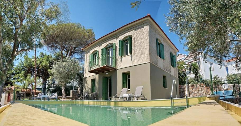 Vakantiehuis voor 6 personen, with Balkon and Whirlpool as well as Terras and Tuin in Lesbos