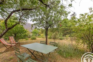 Gîte pour 4 personnes, avec jardin dans Huillé
