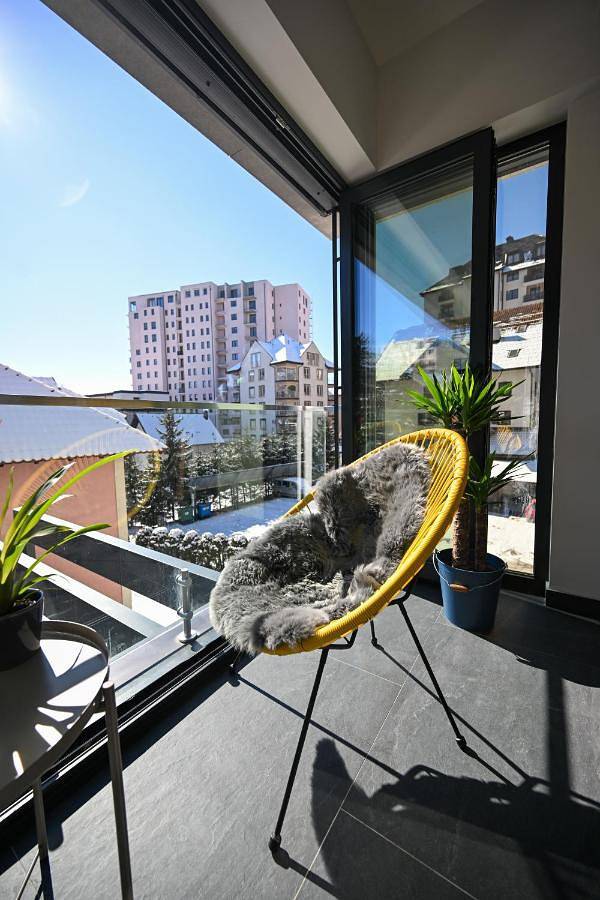Appartement de vacances pour 4 personnes, avec Balcon et Jacuzzi ainsi que Terrasse et Vue