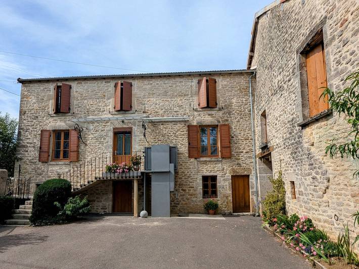 Gîte pour 6 personnes, avec jardin dans Jailly-les-Moulins