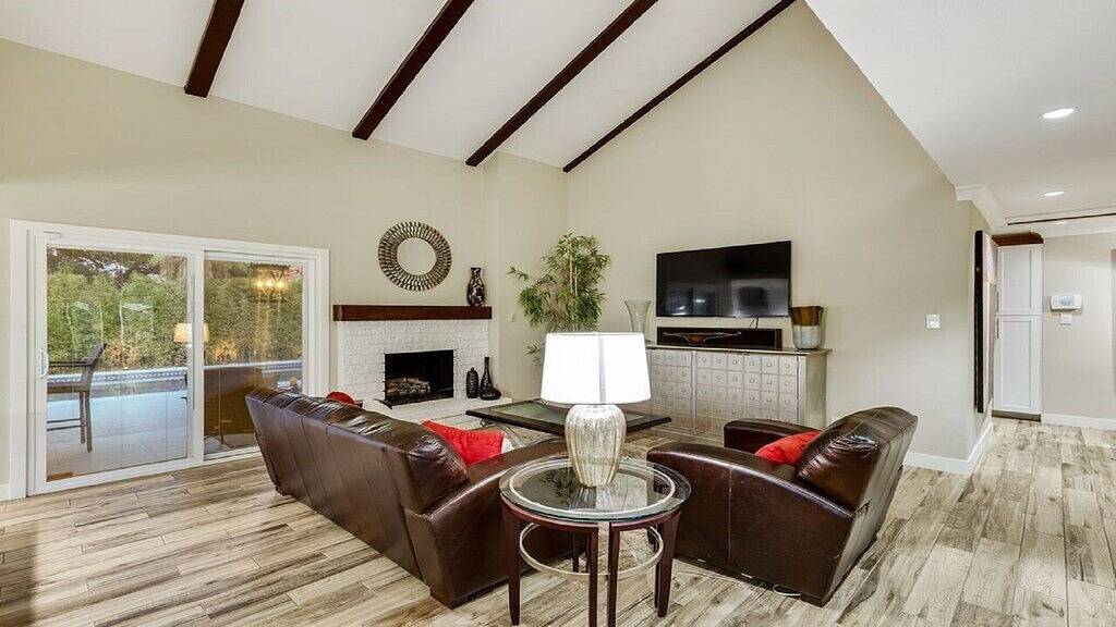 Standort, Standort, Standort Designer Pool Home in Las Vegas, Nevada