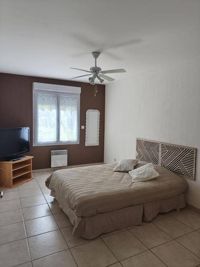 Gîte pour 4 personnes, avec Piscine et Vue à Saint-Martin-de-Crau - 3