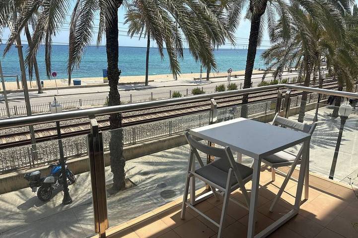 Quiet room by the sea in Platja del Pont d'en Botifarreta (Badalona), Badalona