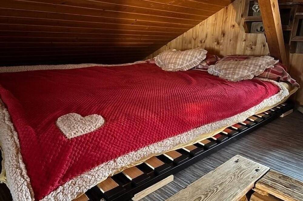 Chalet de Mijoux - Proche remontées mécaniques in Mijoux, Parc naturel régional du Haut-Jura