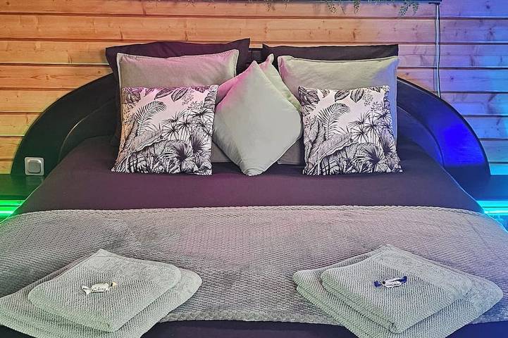 Gîte pour 2 personnes, avec terrasse et jardin à Le Luc - 2