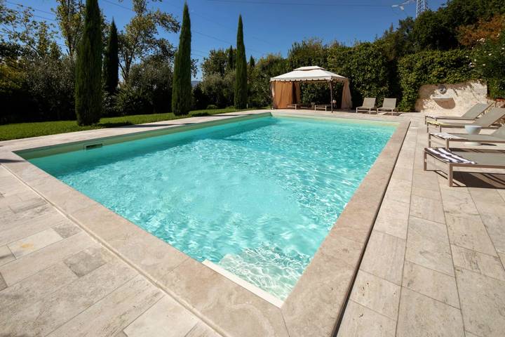 Location de vacances pour 10 personnes, avec jardin ainsi que piscine et terrasse, animaux acceptés à Carrare - 2