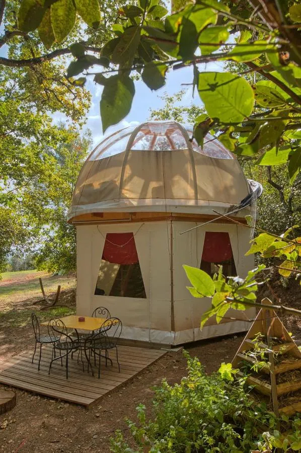Tente pour 4 personnes, avec jardin ainsi que terrasse et jacuzzi - 1