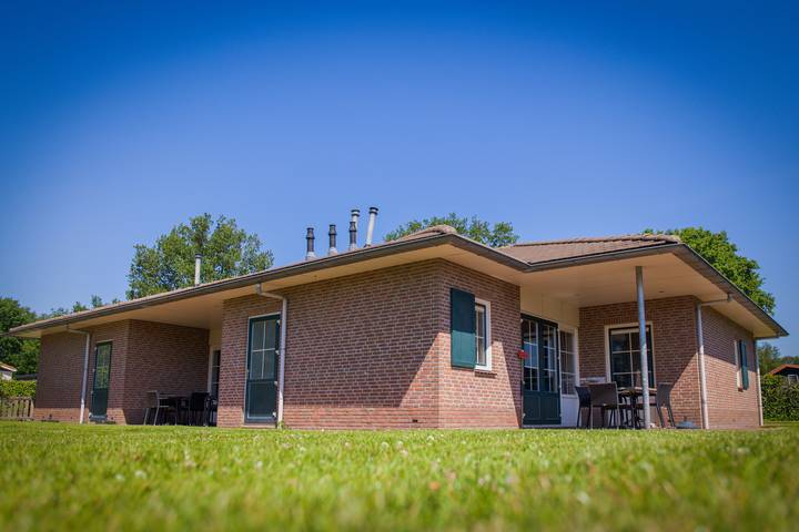 Vakantiehuis voor 8 personen, with Terras and Kinderzwembad as well as Zwembad in Barneveld Gemeente