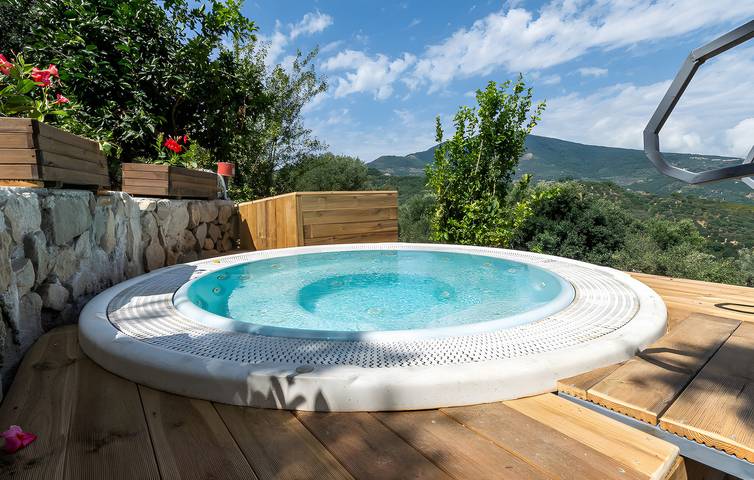 Casa de vacaciones para 9 personas, con Jacuzzi además de Jardín y Piscina para niños en Campania