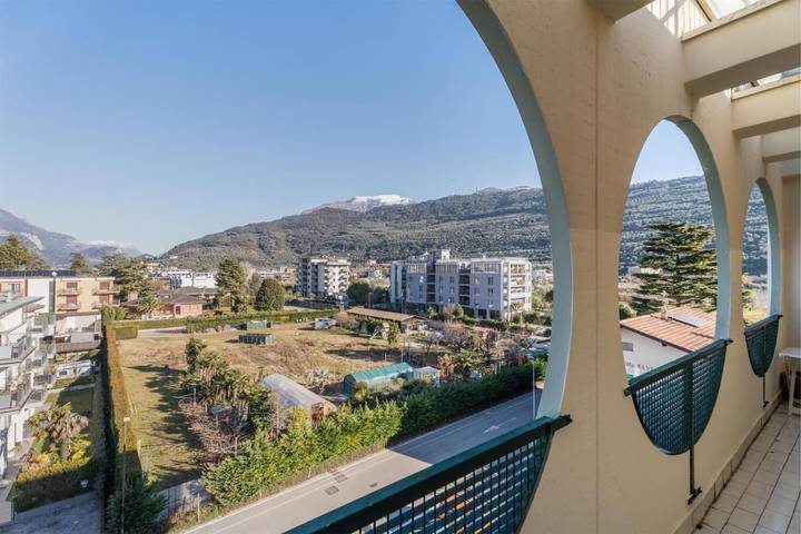 Loft per 4 persone, con panorama e vista lago nonché balcone a Riva del Garda