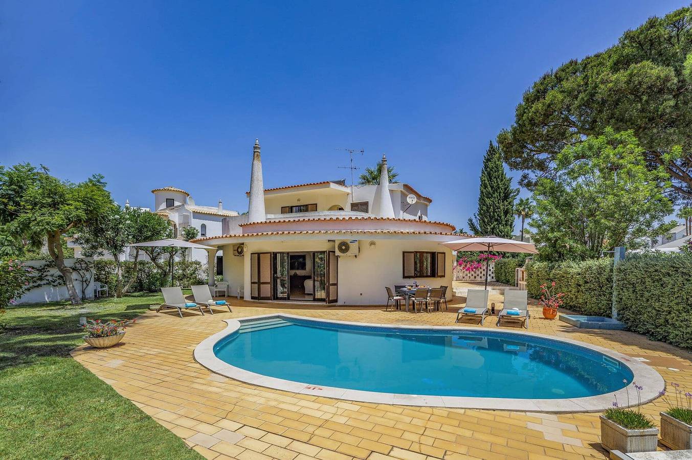 Villa Casa Jasmim by Villa Plus in Quarteira, Faro Distrikt