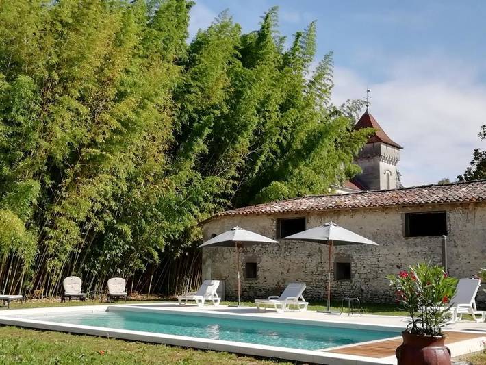 Gîte pour 2 personnes, avec terrasse ainsi que jardin et piscine à Saint-Fort-sur-Gironde - 4