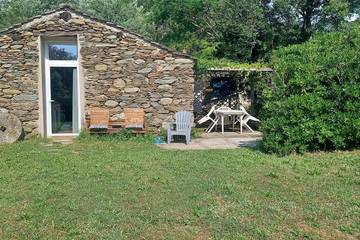 Gîte pour 2 personnes, avec jardin ainsi que vue et terrasse à Sisco