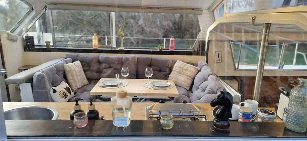 Bateau pour 4 personnes, avec terrasse dans Méry-sur-Marne