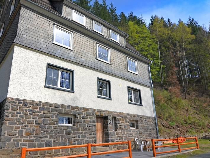 Ferienhaus für 20 Personen, mit Terrasse und Garten sowie Sauna in Nordrhein-Westfalen