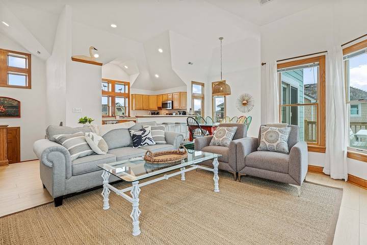 Vacation house for 13 people, with yard and hot tub as well as pool in Nags Head