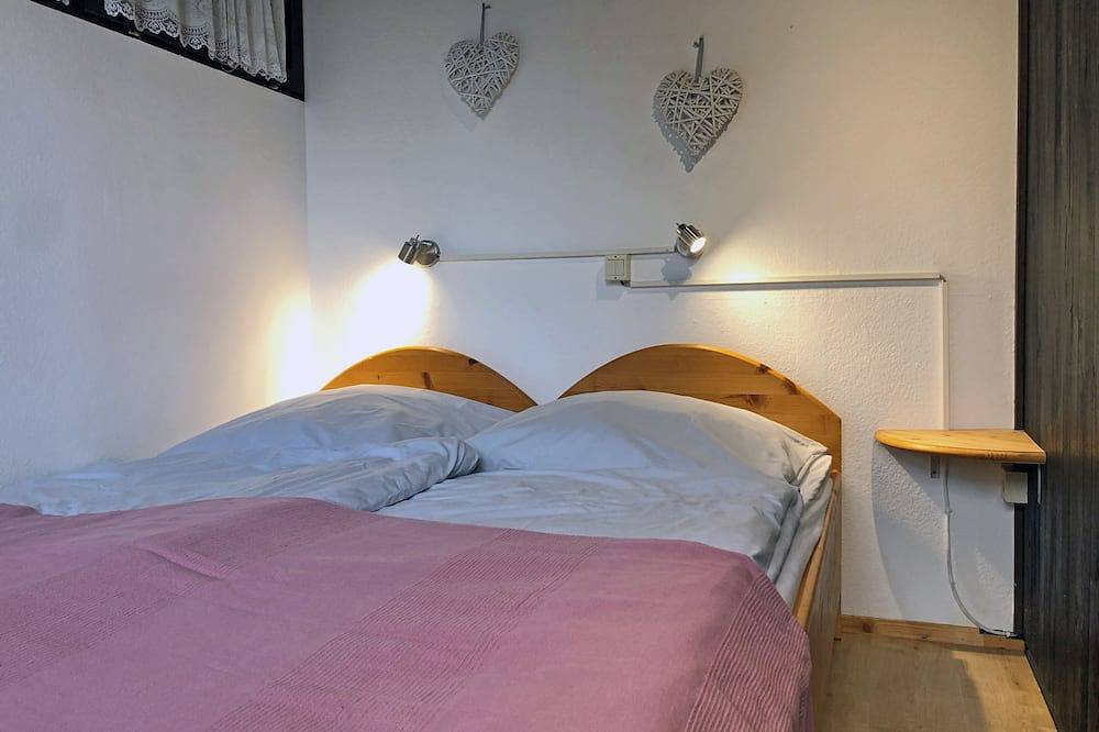 Ganze Wohnung, Bungalow (60 qm) für bis zu fünf Personen mit Gardaseeblick und Zugang zum Pool in Tignale, Gardasee-Berge