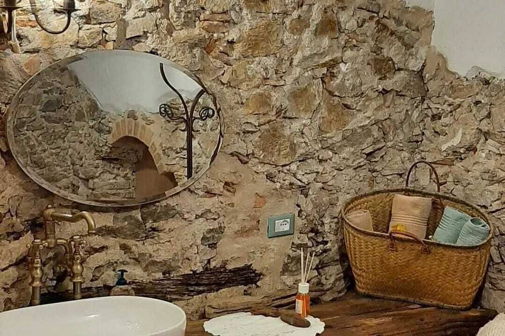 B&b L'antica macina 5\" from the beaches of Bergeggi and Spotorno Pets allowed.  in Quiliano, Riviera di Ponente