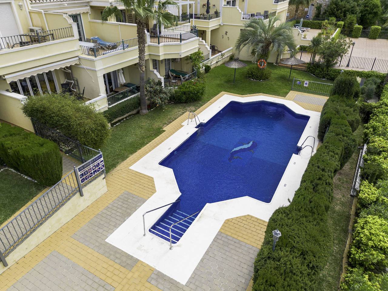 Jardines de Burriana Deluxe à 400m de la plage, piscine et terrasse privées in Playa de Burriana, Nerja