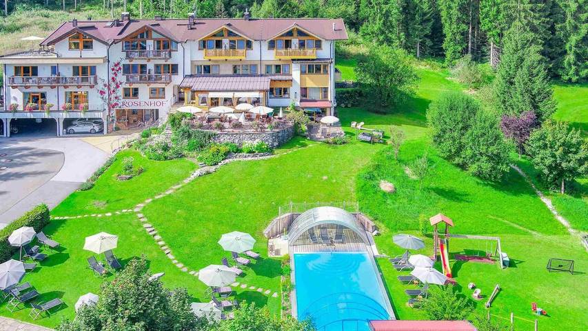 Ferienwohnung für 5 Personen, mit Terrasse und Garten sowie Sauna und Pool in Oberndorf in Tirol