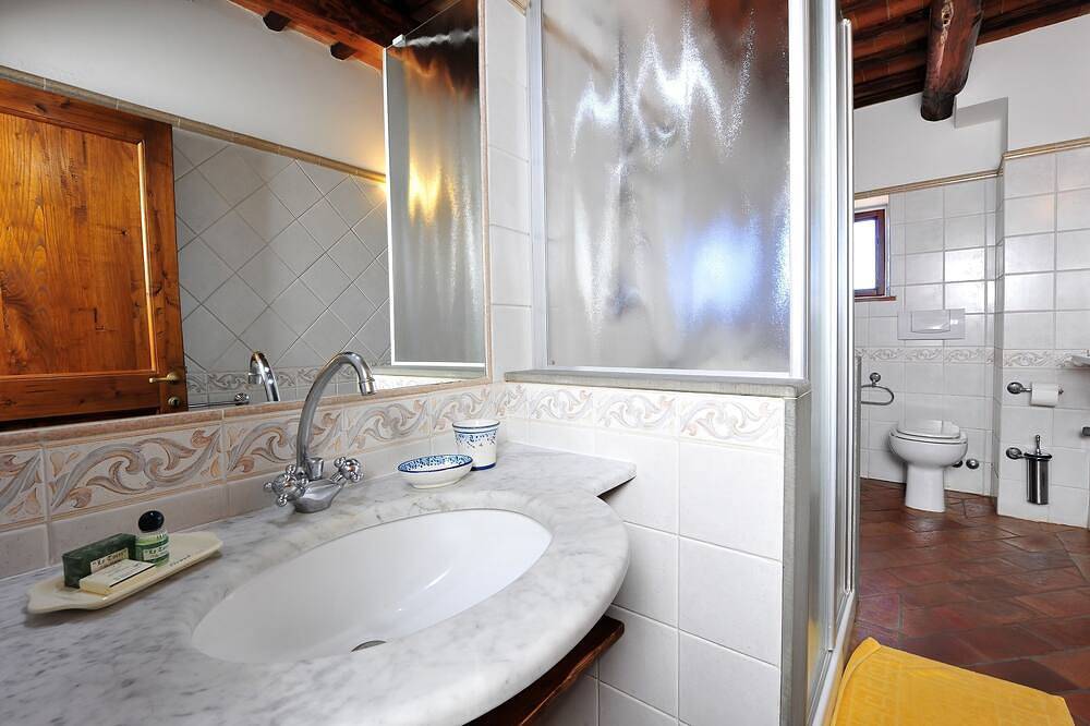 13th Century Medieval Villa on the top Chianti hills near Florence - 26 guests. in Montespertoli, Firenze province