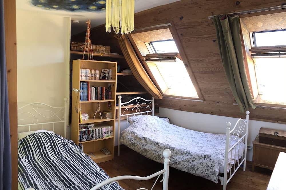 Location vacance Entre camaret et crozon, villa dans grande ferme renovee, in Crozon, Iroise