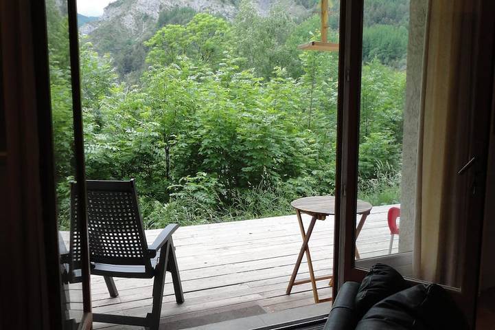 Ganze Wohnung, Geräumige Wohnung mit großer Terrasse in der Natur in Allos, Castellane und Umgebung