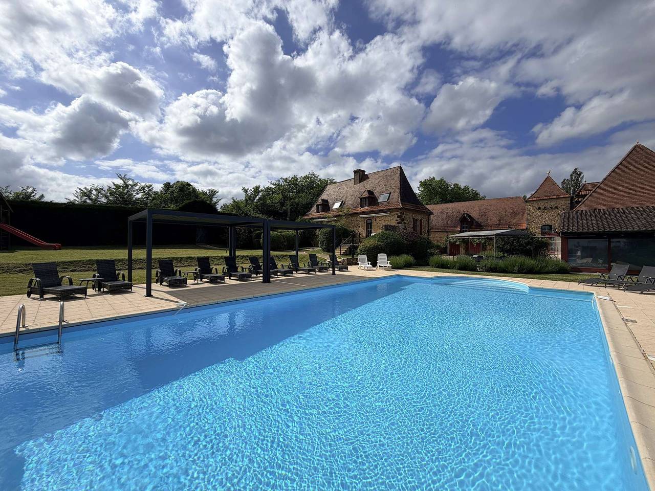 Apartamento vacacional entero, Apartamento de vacaciones para 18 personas con piscina in Rouffignac-Saint-Cernin-de-Reilhac, Périgord Noir