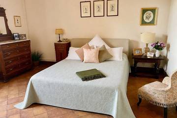 Villa for 12 Guests in Siena, Siena Province, Picture 2
