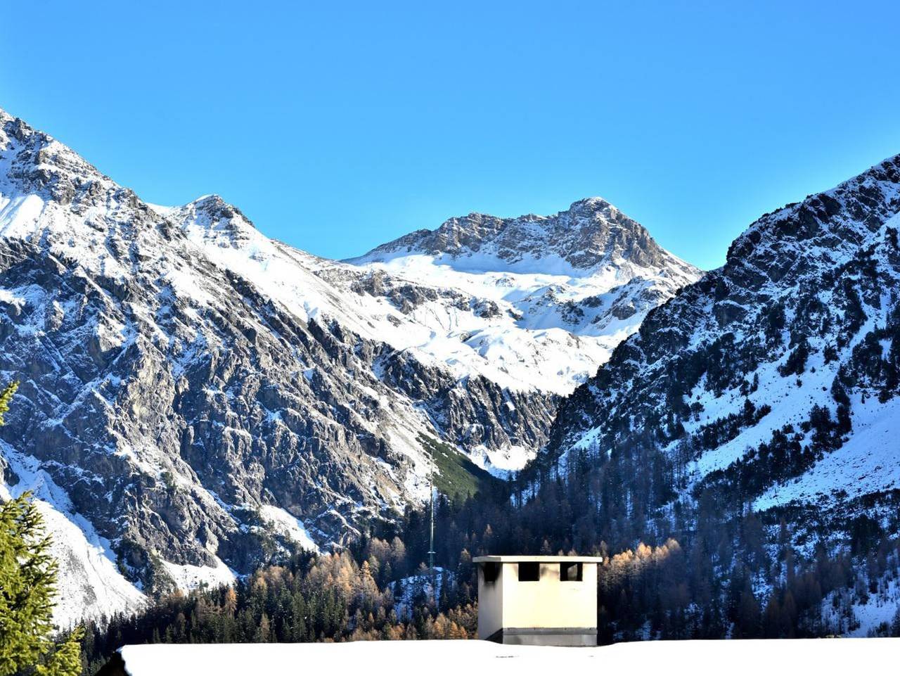 Ganze Ferienwohnung, Nitschola - Doppelhaushälfte mit 6 Betten und 3 Bäder in Arosa, Plessur Alpen