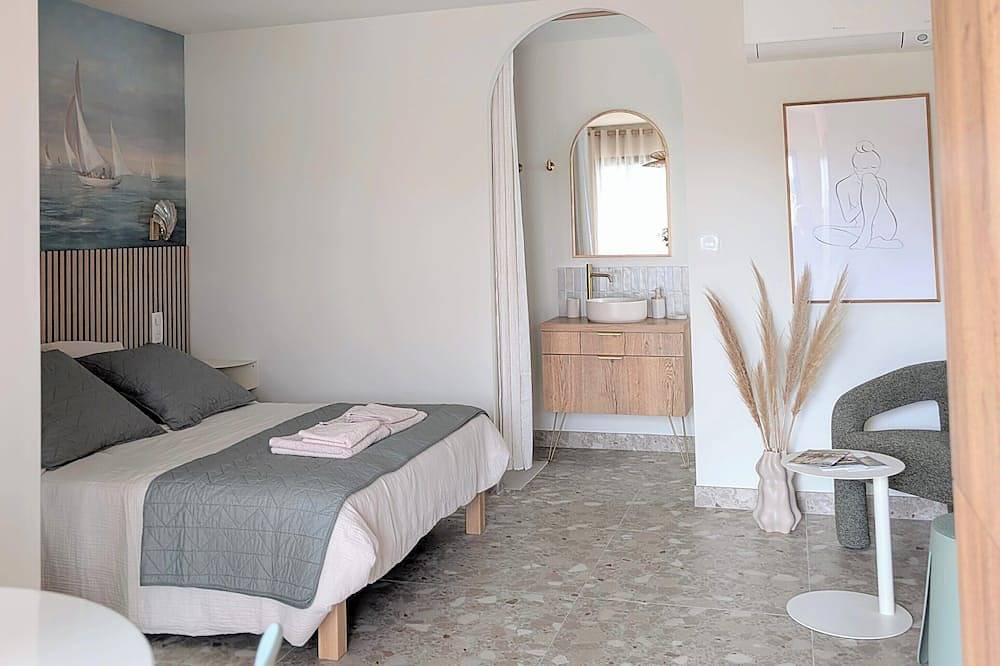 Apartamento entero, Cosy studio with garden and jacuzzi 5 min from Avignon in Barbentane, Region de Arles