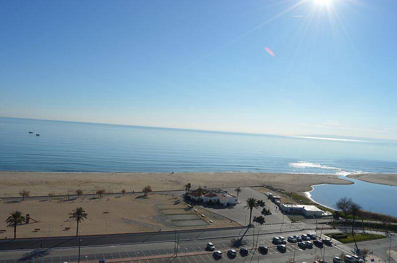 Entire studio, Cabin studio with a terrace overlooking the sea in Empuriabrava, Upper Empordà