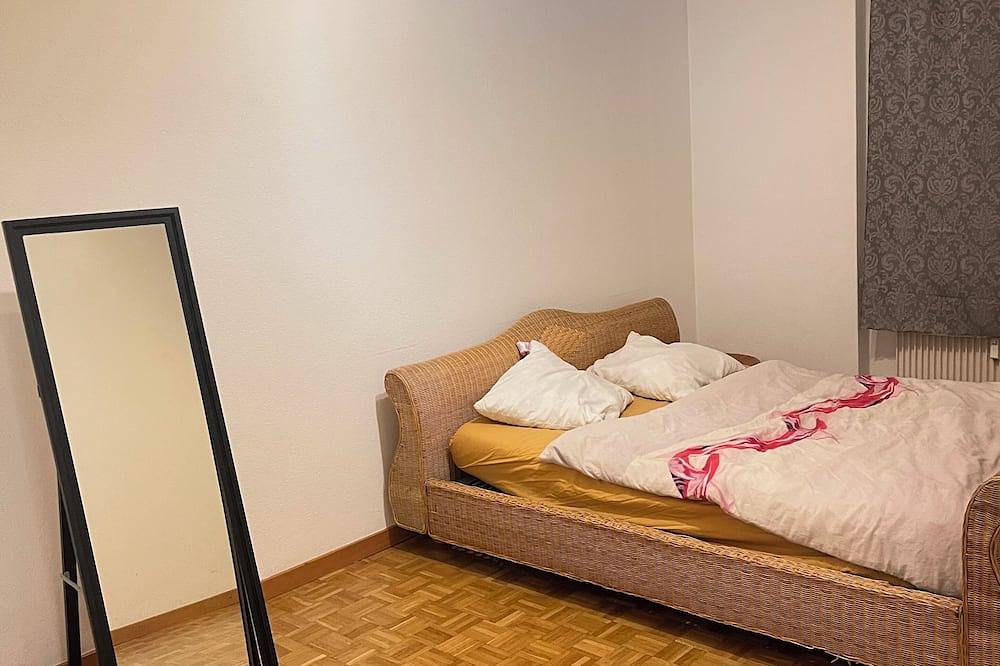 Ganze Wohnung, Minimalist space in Biel/Bienne, Biel Seeland