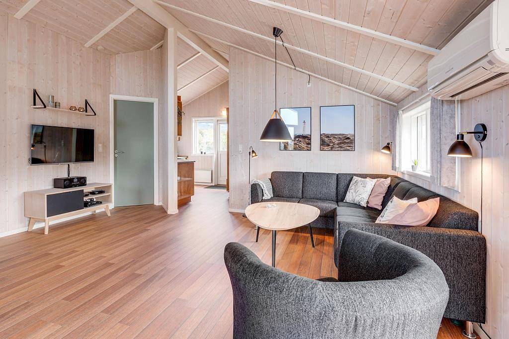 Familienfreundliches Ferienhaus mit Kamin, Sauna und Whirlpool in Bjerregård, Holmsland Klit