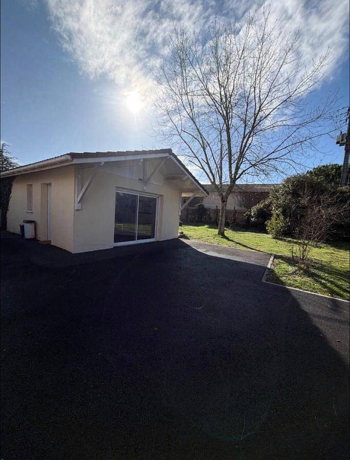 Gîte pour 3 personnes, avec jardin à Saint-Loubès - 2