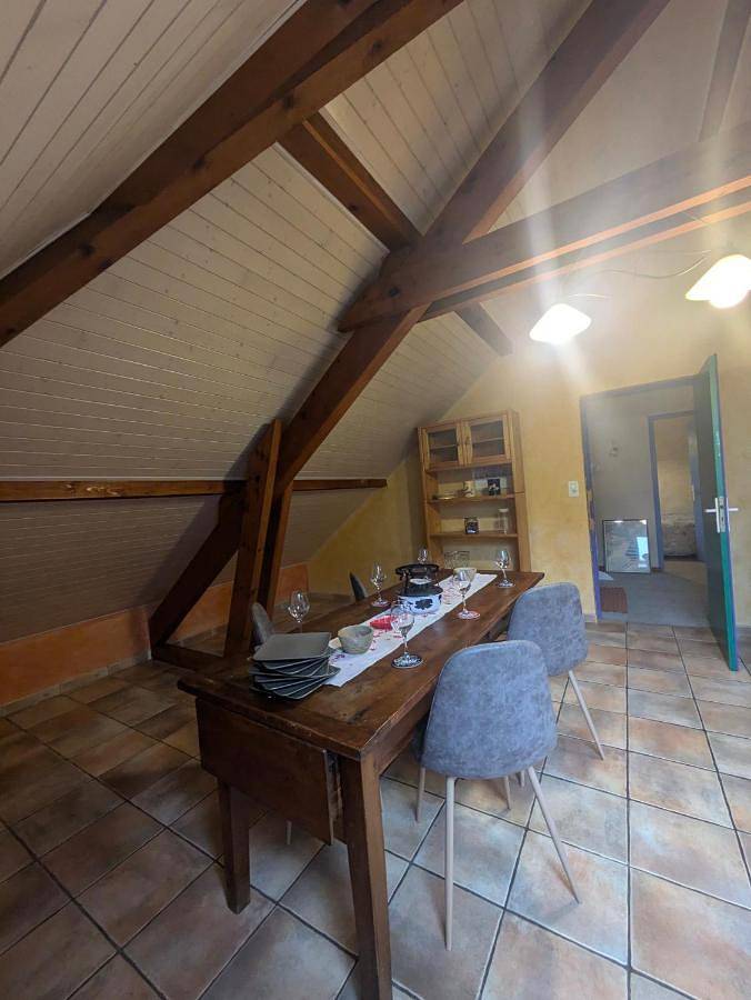 Gîte pour 6 personnes, avec vue à Viry - 4