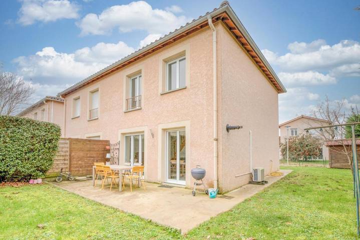 Location de vacances pour 6 personnes, avec terrasse dans Saint-Denis-lès-Bourg