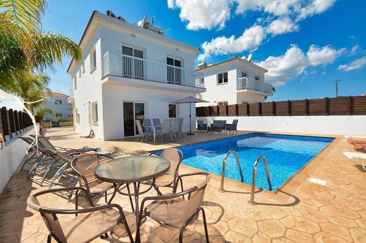 Villa for 8 people, with garden in Nissi Beach