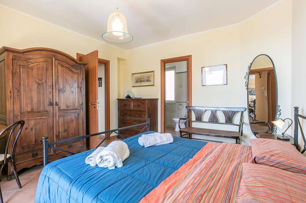 Entire apartment, Gorgeous apartment in Furci Siculo in Furci Siculo, Messina Province