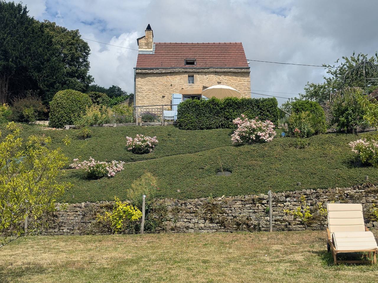 Casa rural independiente con horno de pan, vistas al valle y rutas forestales. Ideal para escapadas culturales y de naturaleza. in Cohons, Alto Marne