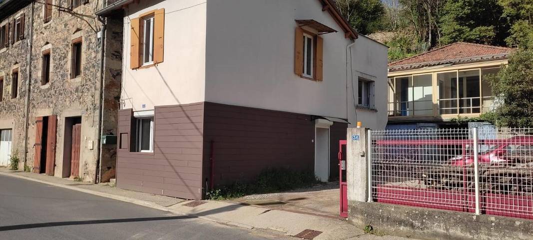 Location de vacances pour 2 personnes, avec jardin ainsi que terrasse et vue à Vals-les-Bains - 3