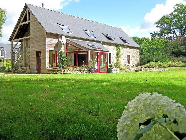 Gîte pour 6 personnes, avec jardin à Le Fœil