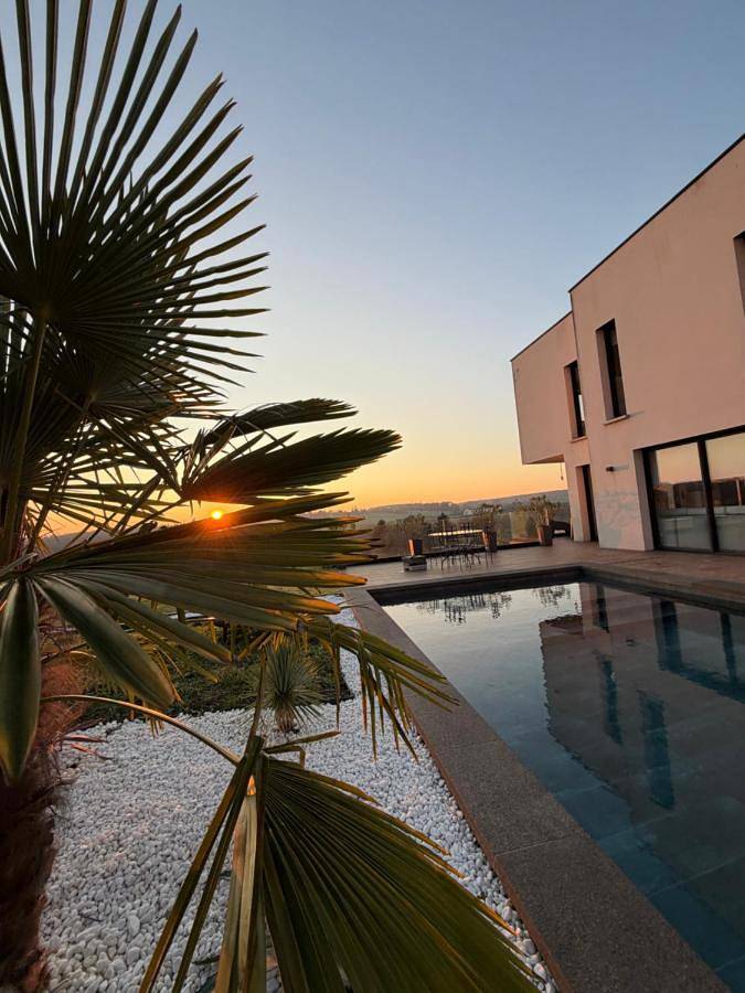 Chambre d’hôte pour 2 personnes, avec Terrasse et Jardin ainsi que Piscine et Vue