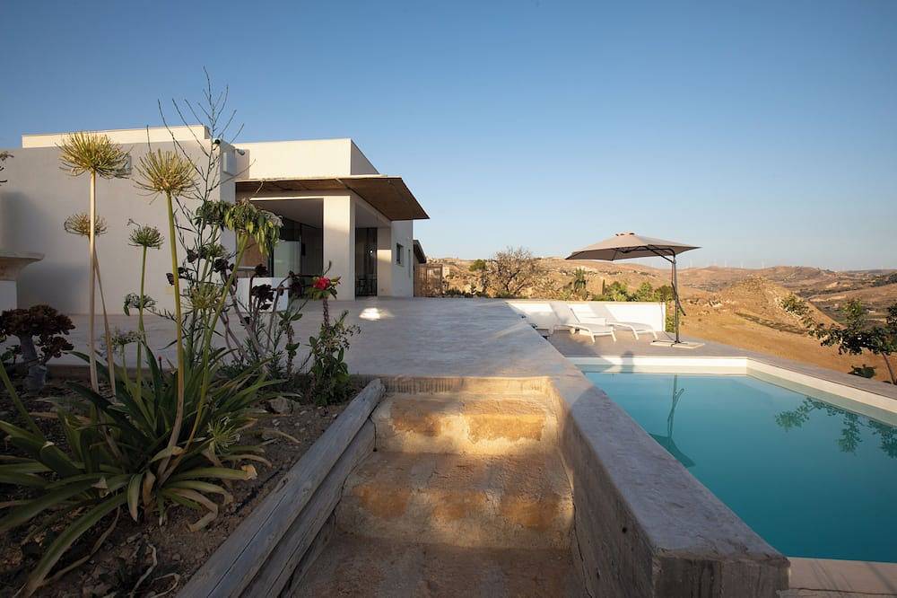 Moderne Villa mit Pool nahe dem Tal der Tempel und der Scala dei Turchi. in Favara, Agrigento Provinz